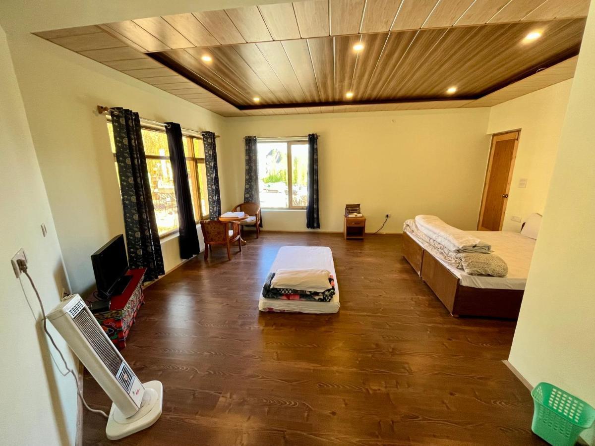Niri-La Guest House Лех Экстерьер фото