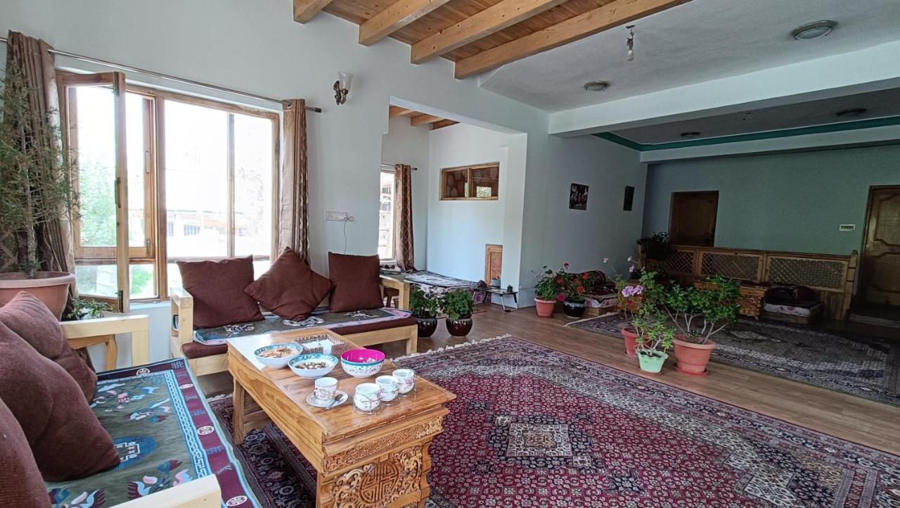 Niri-La Guest House Лех Экстерьер фото