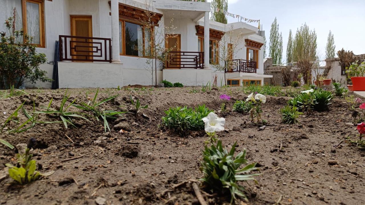 Niri-La Guest House Лех Экстерьер фото